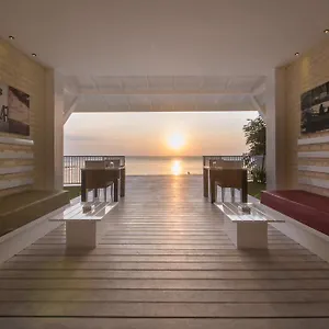 https://hush-lagoon30.kandyhotelsnow.com